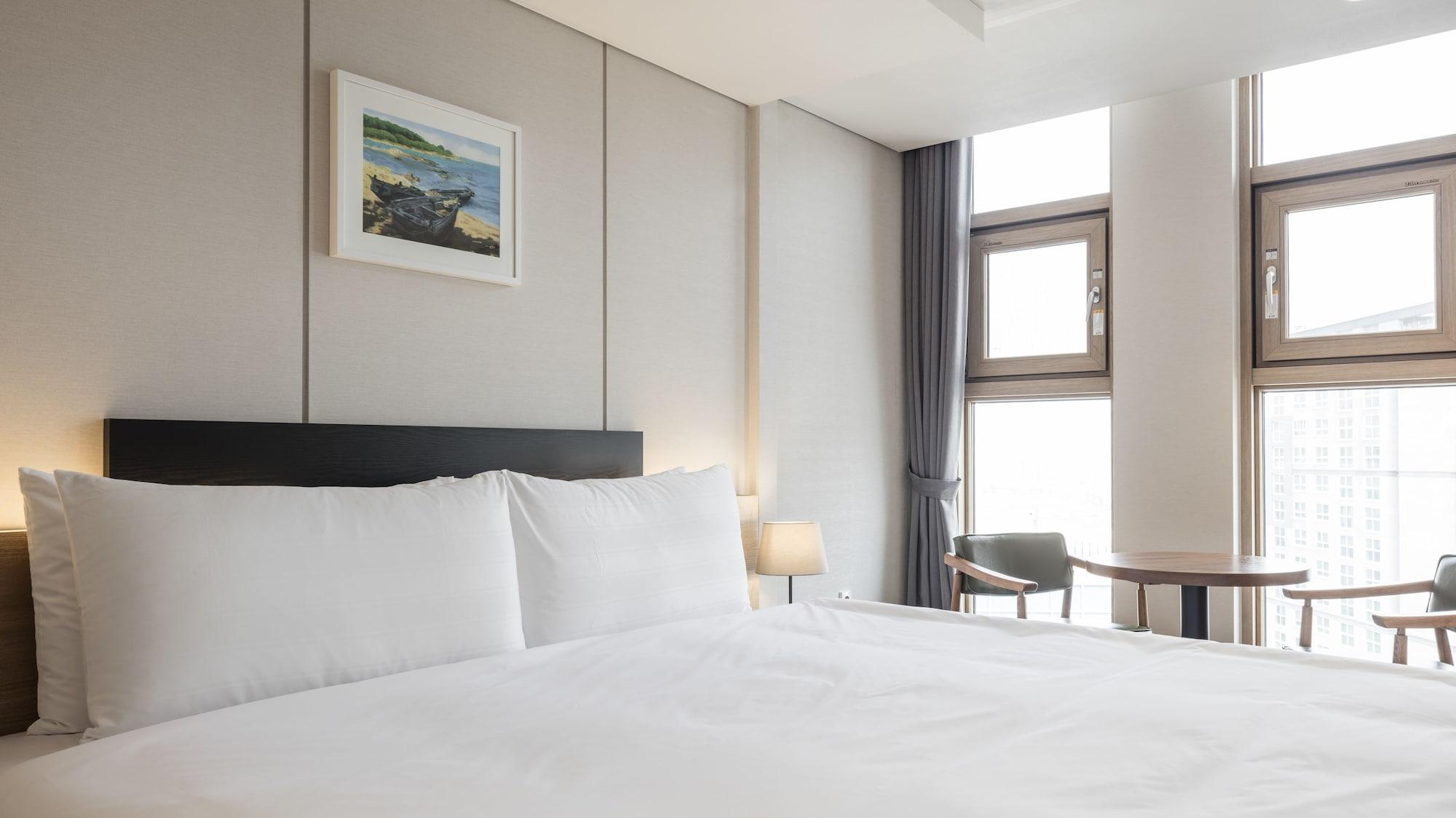 Hotel The First