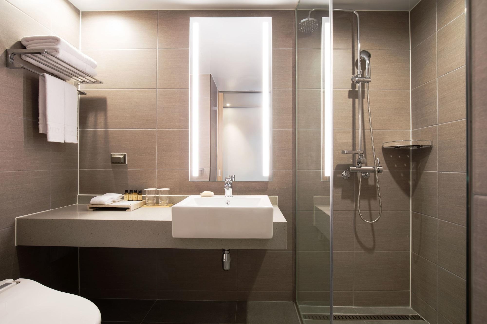 Orakai Cheonggyesan Hotel, Bw Premier Collection Hotel 4*