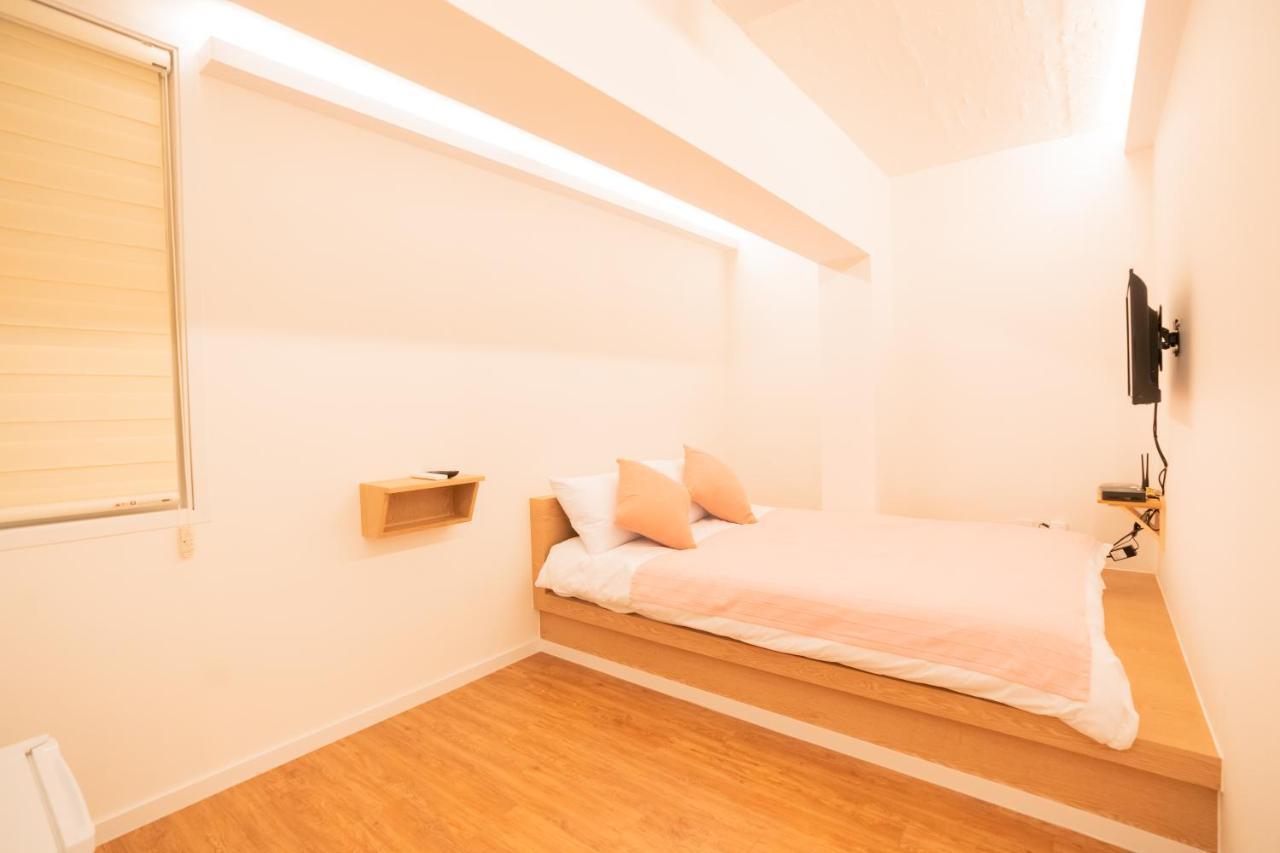 Huayuanhouse Hq In Hongdae Guest house