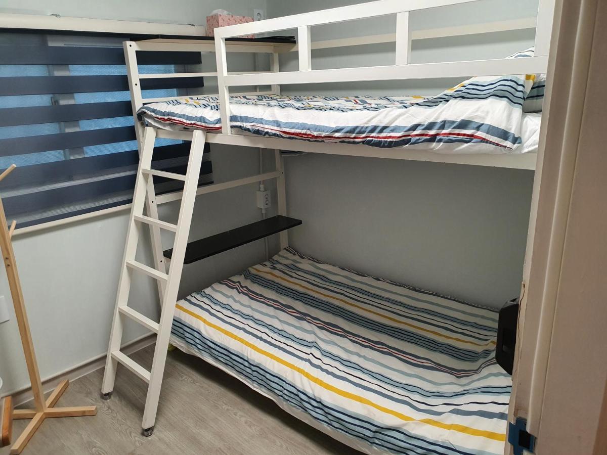 Bunk Backpackers 2*