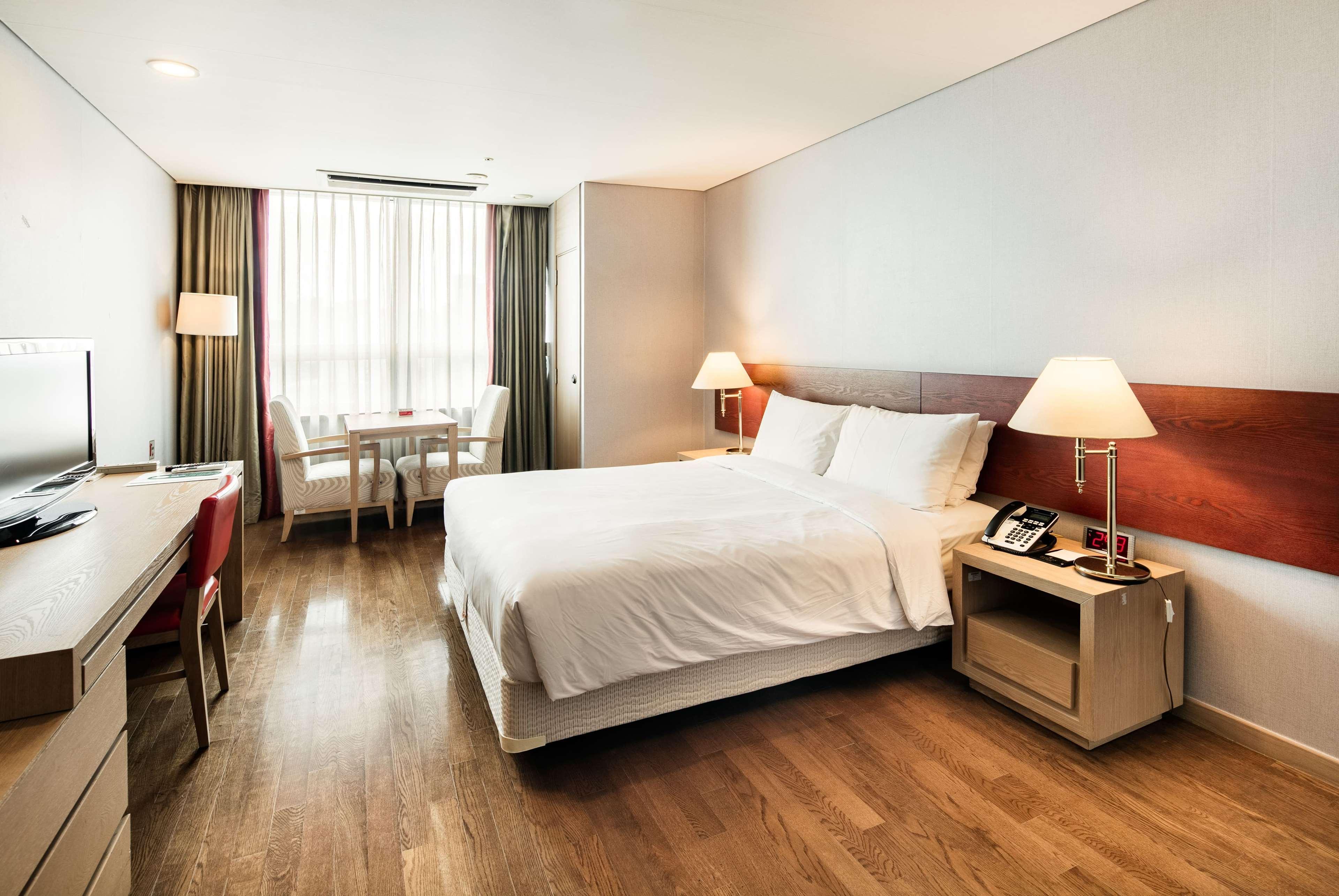 Ramada And Namdaemun Seoul