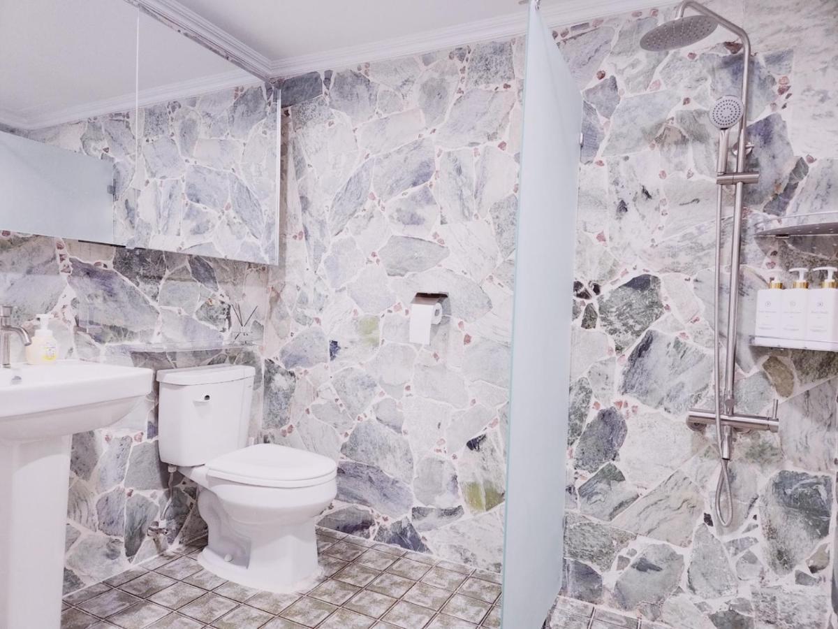 Grand Open Hongdae Houes 4bdr 2bth *