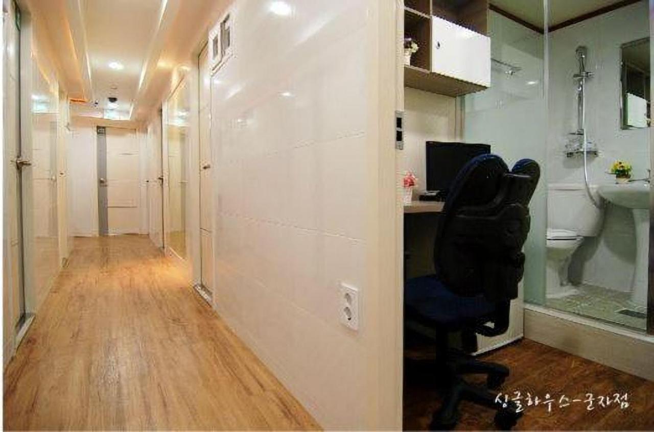 Hotel kapsul Single House 2*