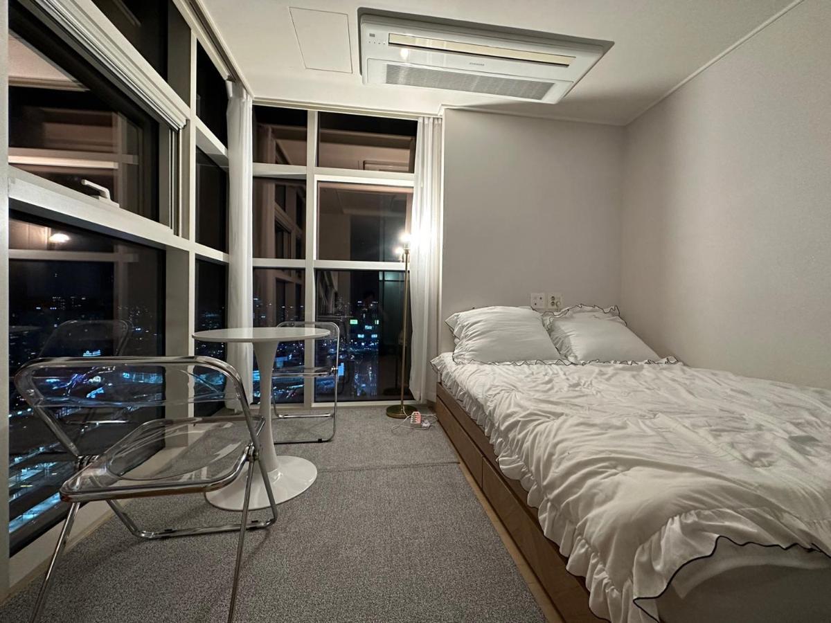 Unreal Station Apartment Seoul