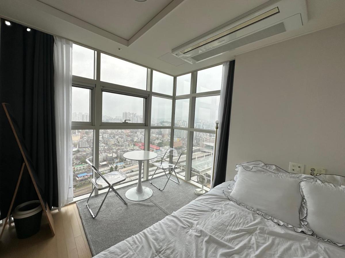 Apartment Unreal Station Seoul