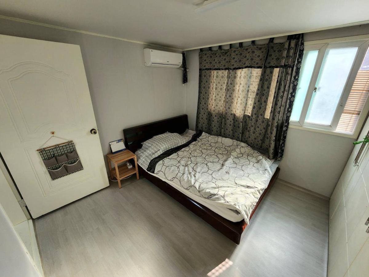 Northwestern Of A Quiet And Spacious House Apartment *