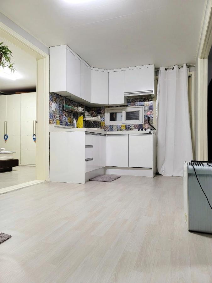 Apartment Northwestern Of A Quiet And Spacious House Seoul