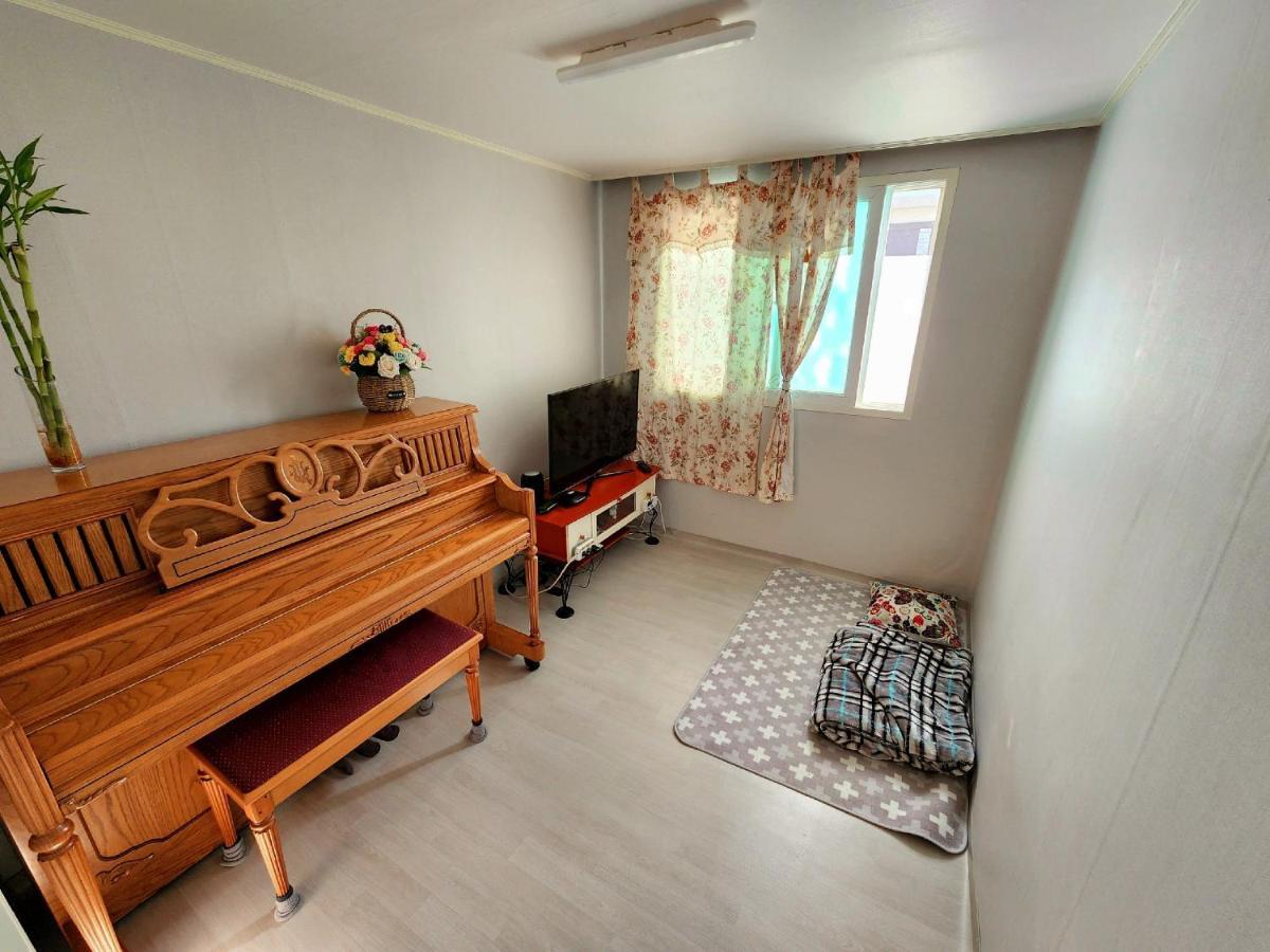 Northwestern Of A Quiet And Spacious House *