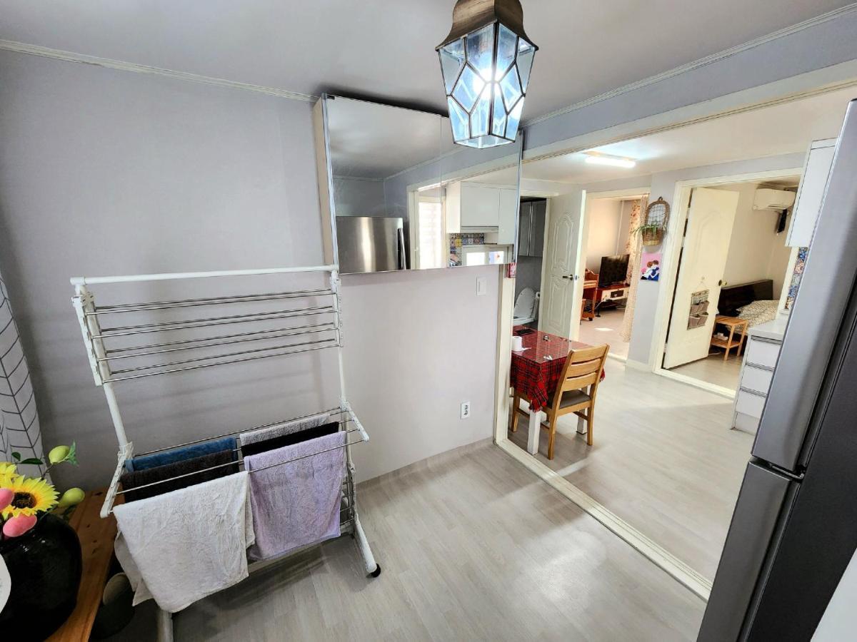 Northwestern Of A Quiet And Spacious House Apartment Seoul