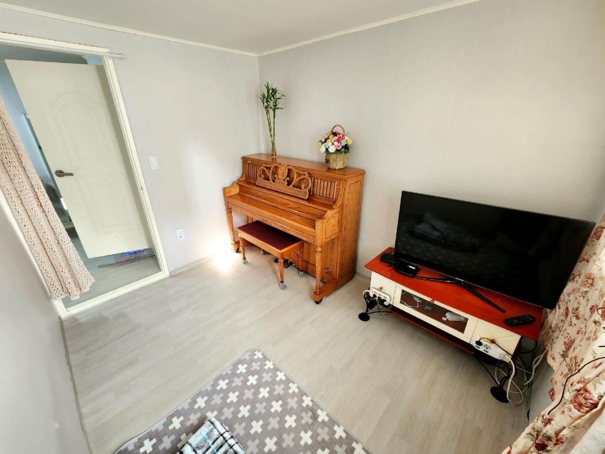 Northwestern Of A Quiet And Spacious House Apartment Seoul