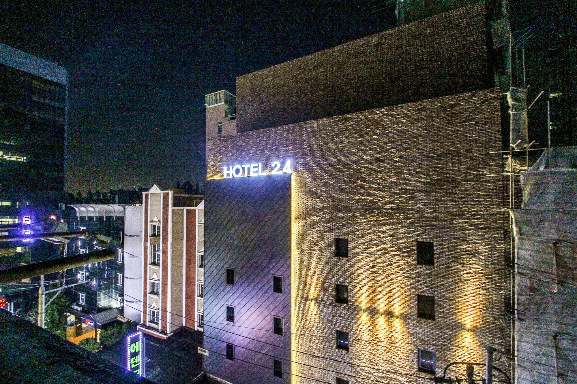 2.4 Motel