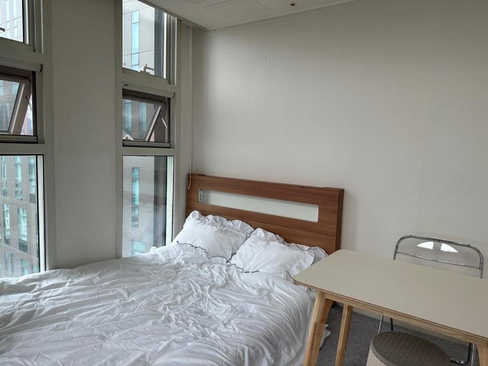 Apartment Unreal Station Seoul