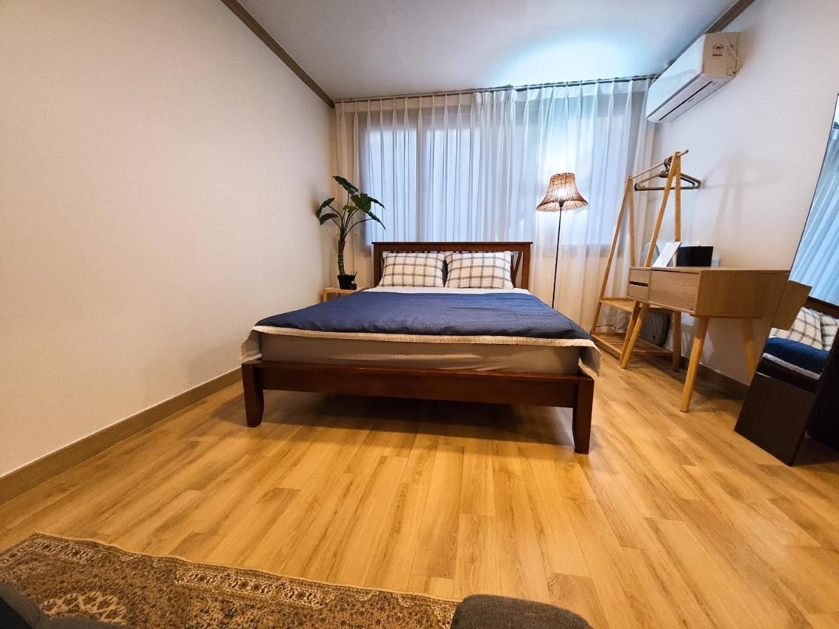 3 rooms for rent near mapo-gu office station, mapo-gu, seoul Seoul