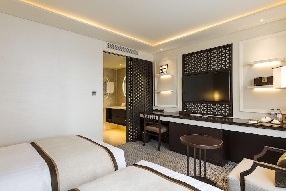 Royal Hotel