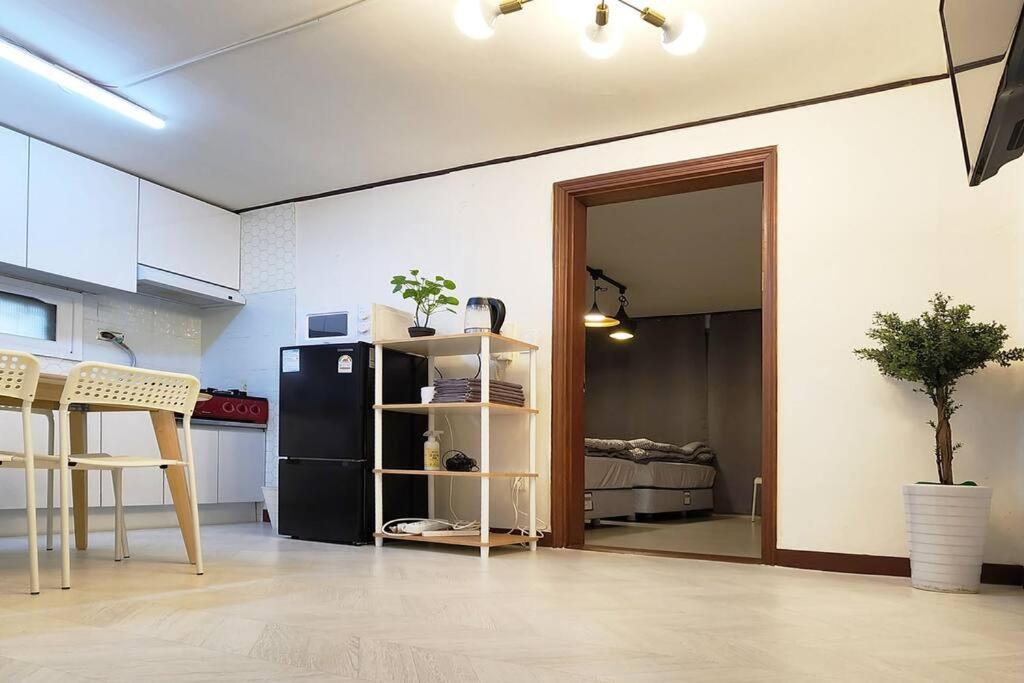 White Linen House C-2 Hongdae Apartment