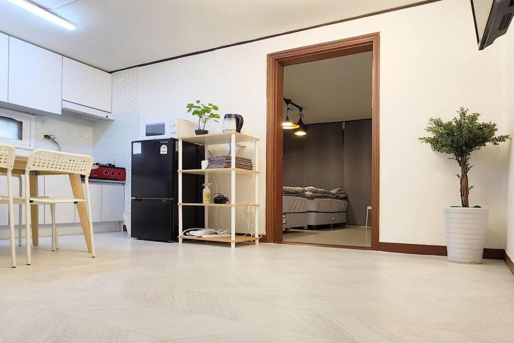 White Linen House C-2 Hongdae *