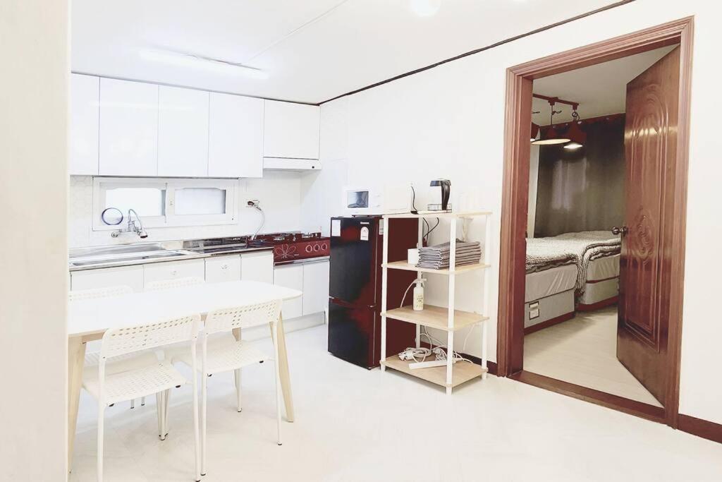 White Linen House C-2 Hongdae Apartment