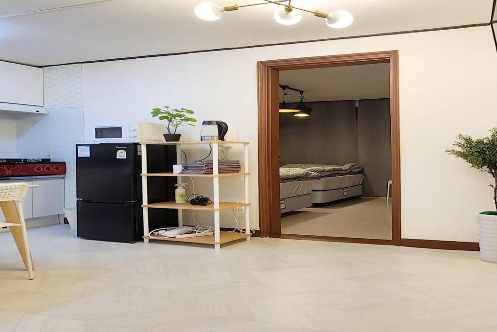 White Linen House C-2 Hongdae Apartment *