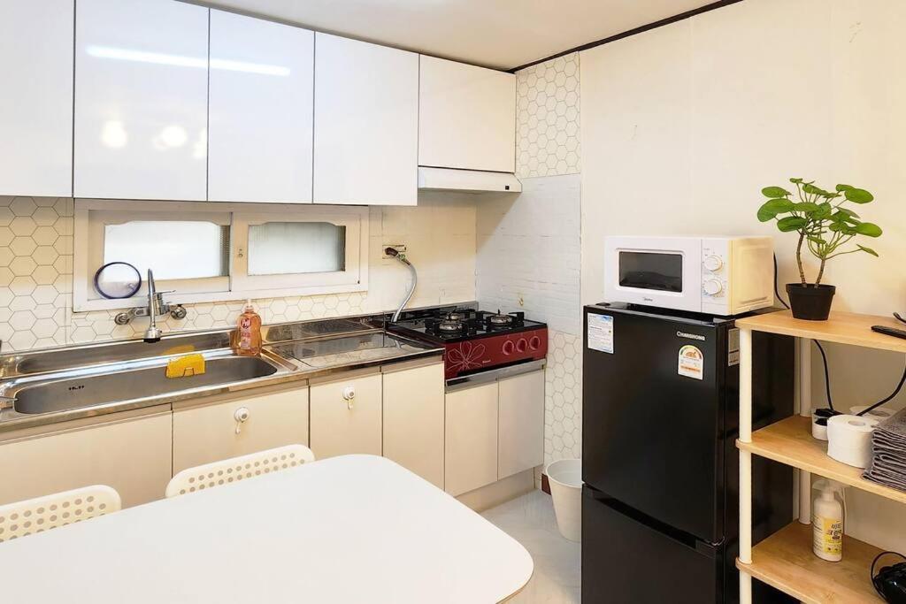 White Linen House C-2 Hongdae Apartment Seoul