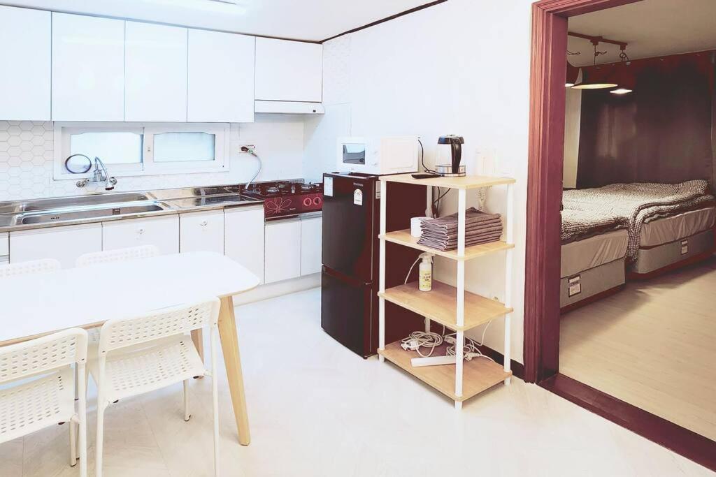Apartment White Linen House C-2 Hongdae Seoul