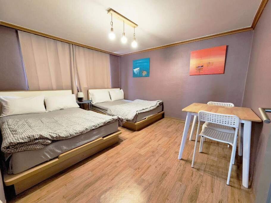 The Art House Hongdae New M-1 Apt 5beds * Seoul