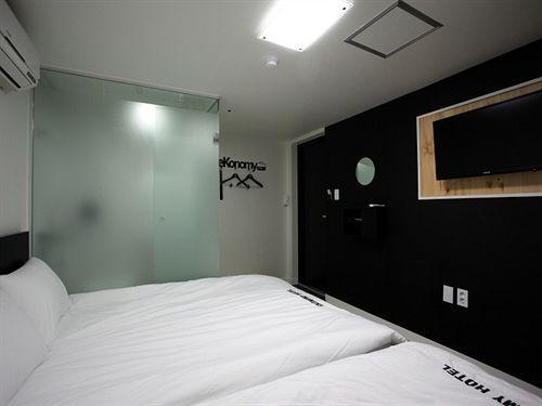 Hostel Ekonomy Myeongdong Premier *