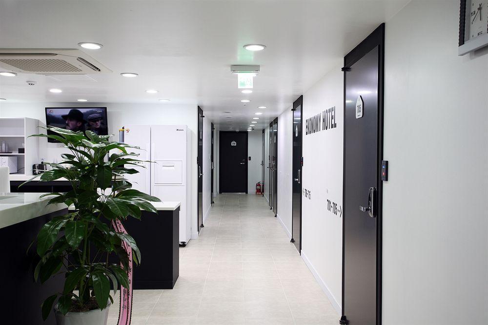 Hostel Ekonomy Myeongdong Premier *