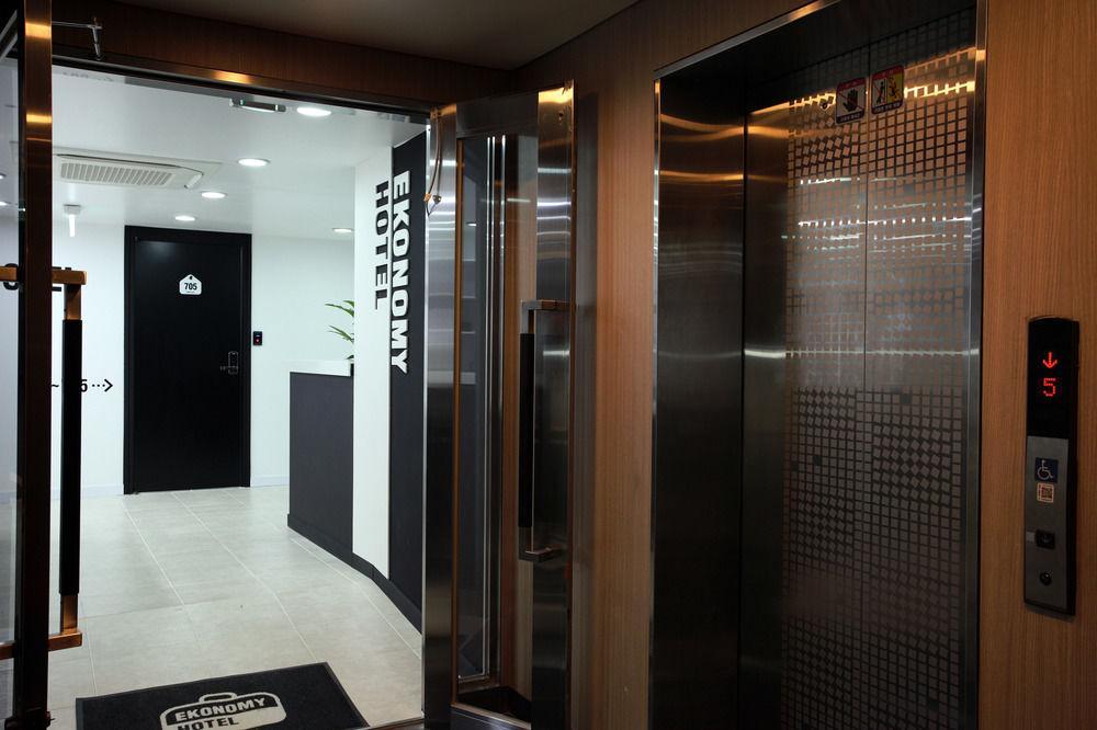 Ekonomy Myeongdong Premier Hostel *