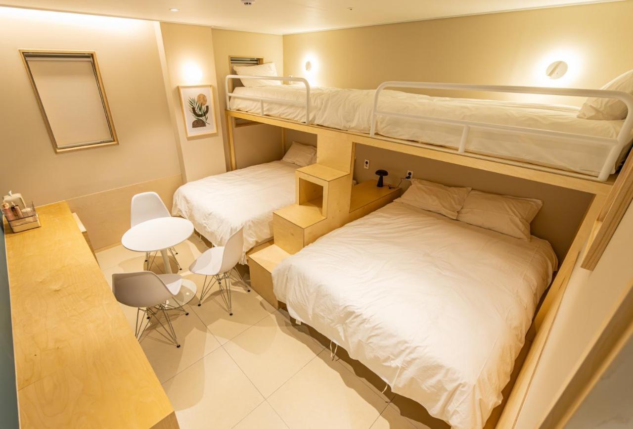 Hostel Hithere Myeongdong *