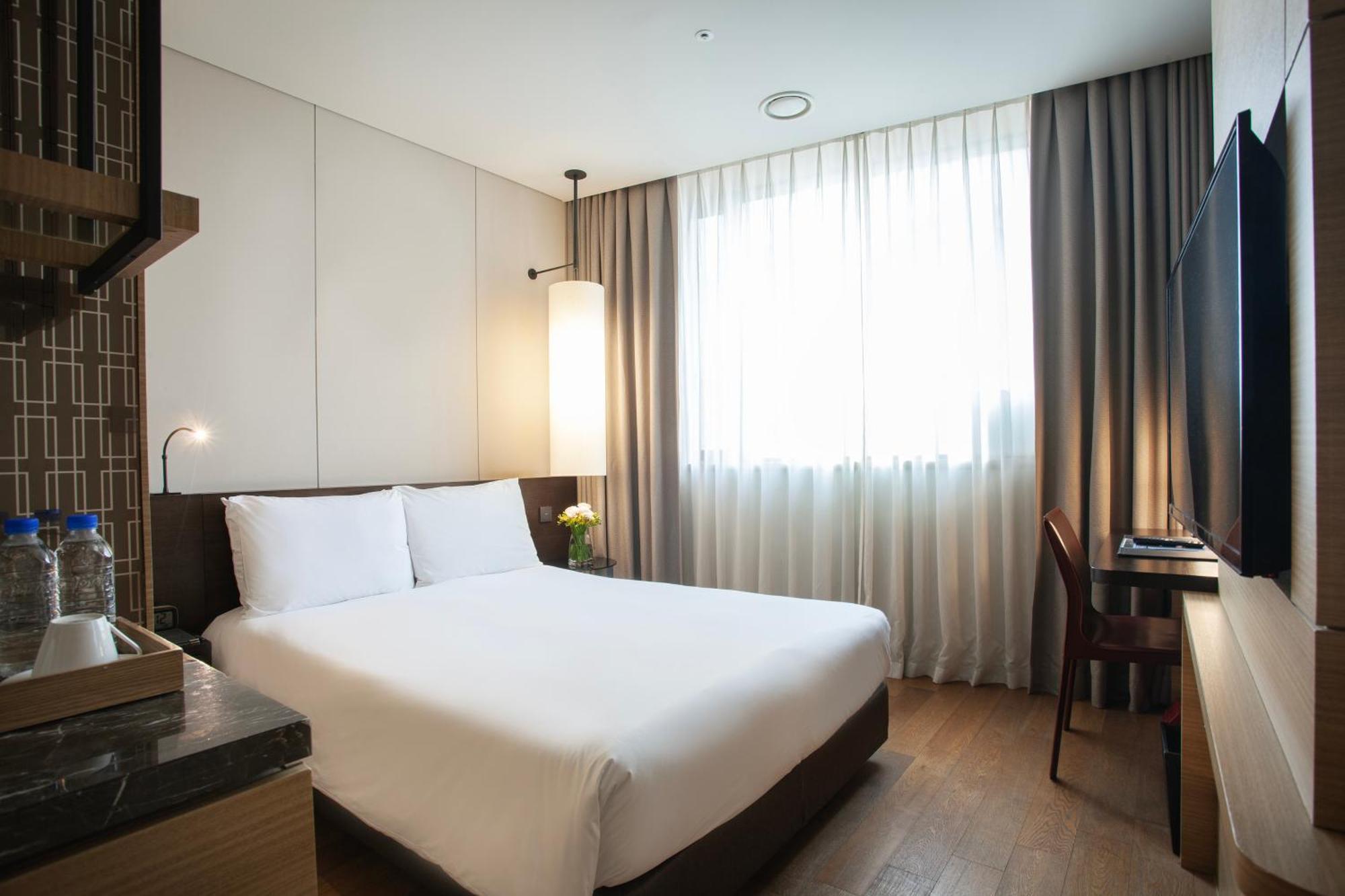 Crown Park Myeongdong Hotel