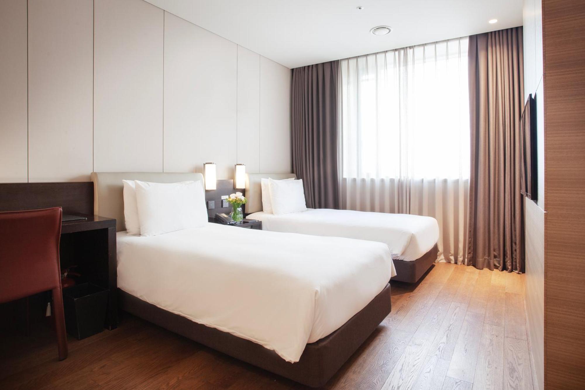 Crown Park Myeongdong Hotel 3*