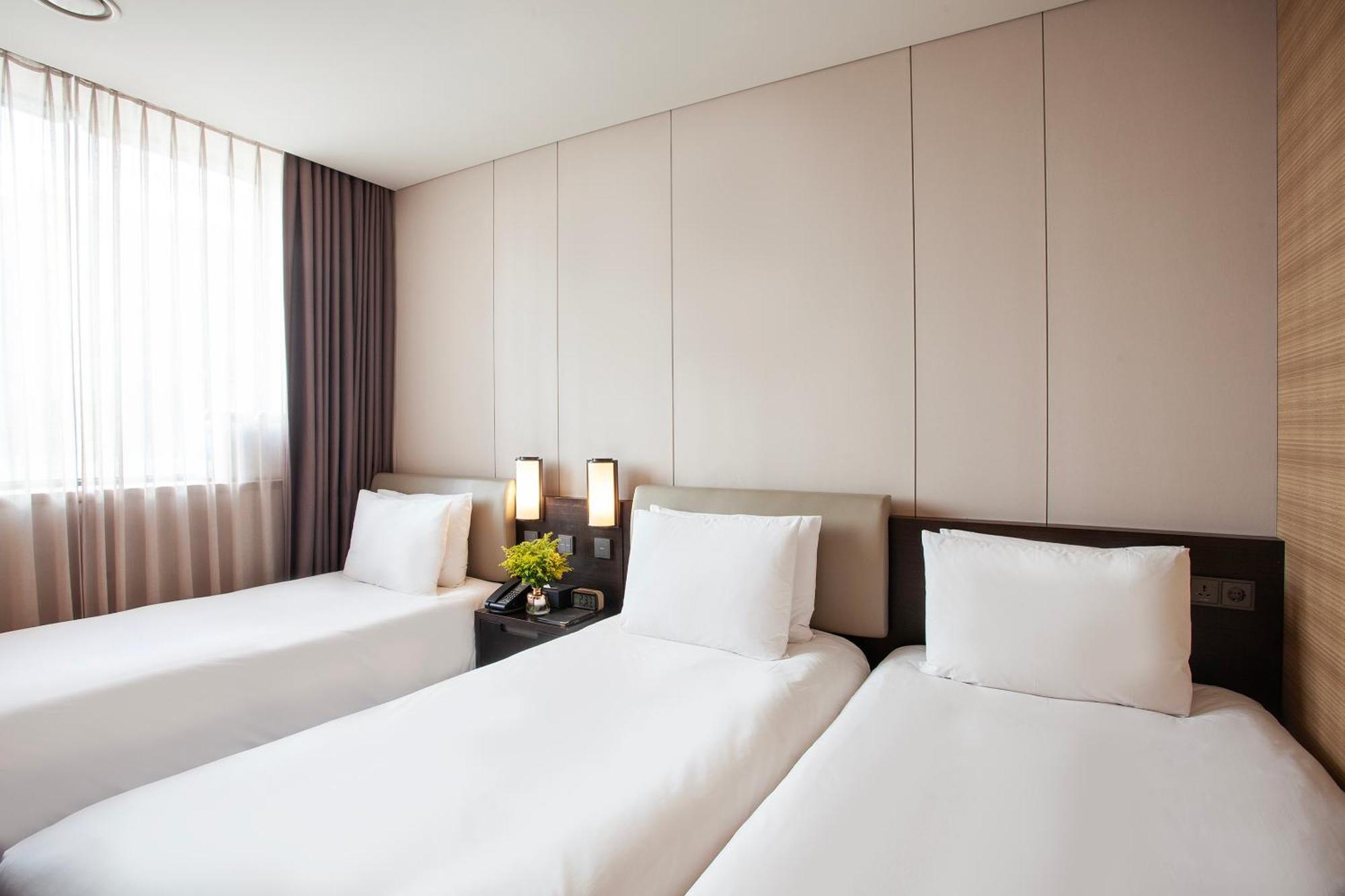 Crown Park Myeongdong Hotel