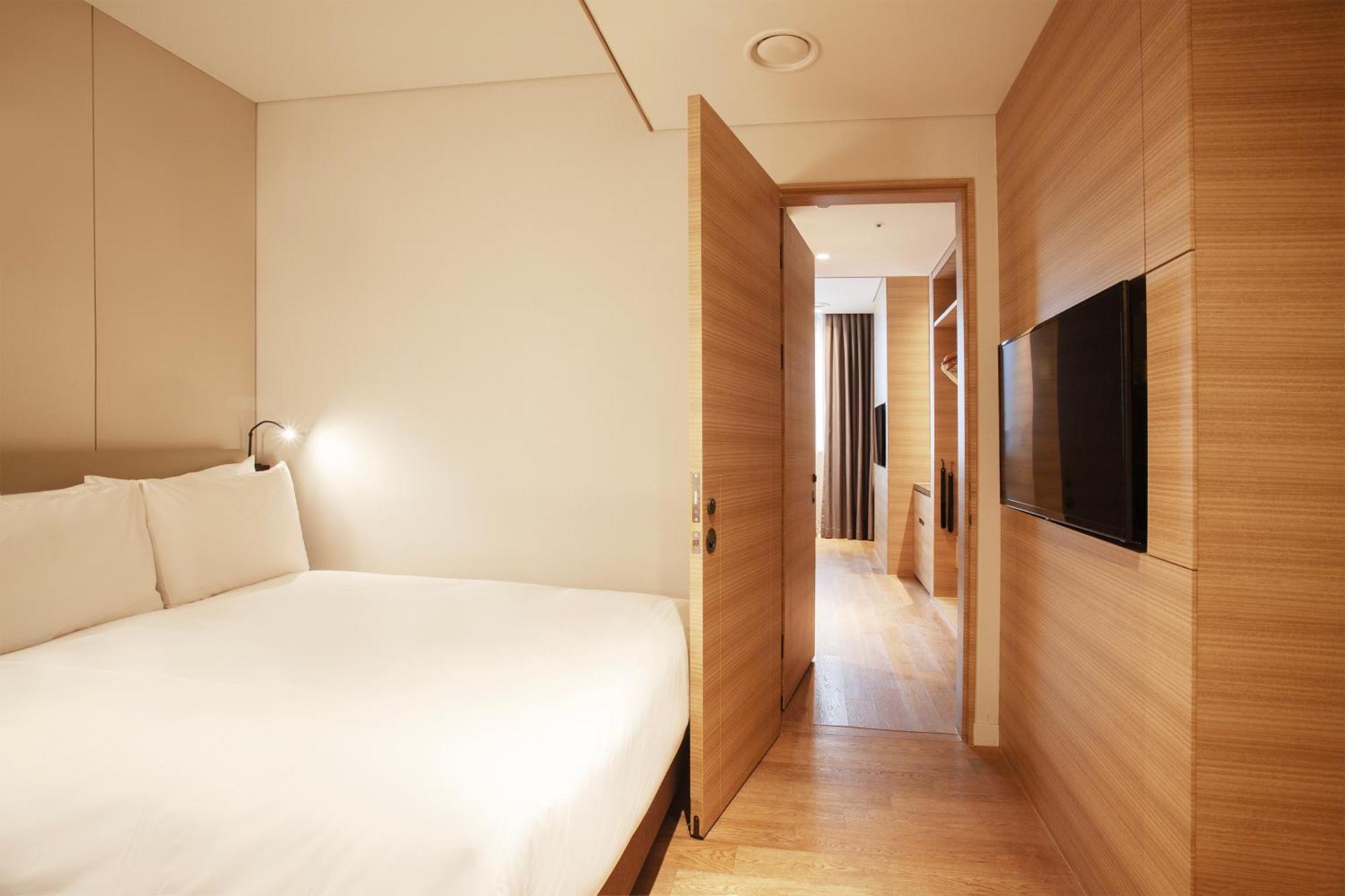 Crown Park Myeongdong 3*