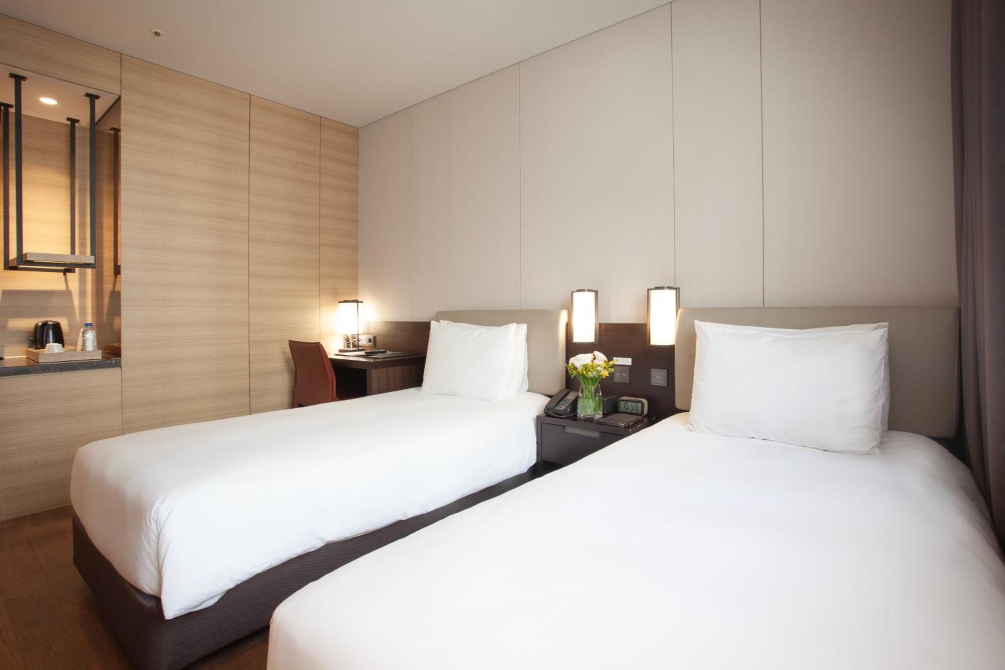 Crown Park Myeongdong 3*