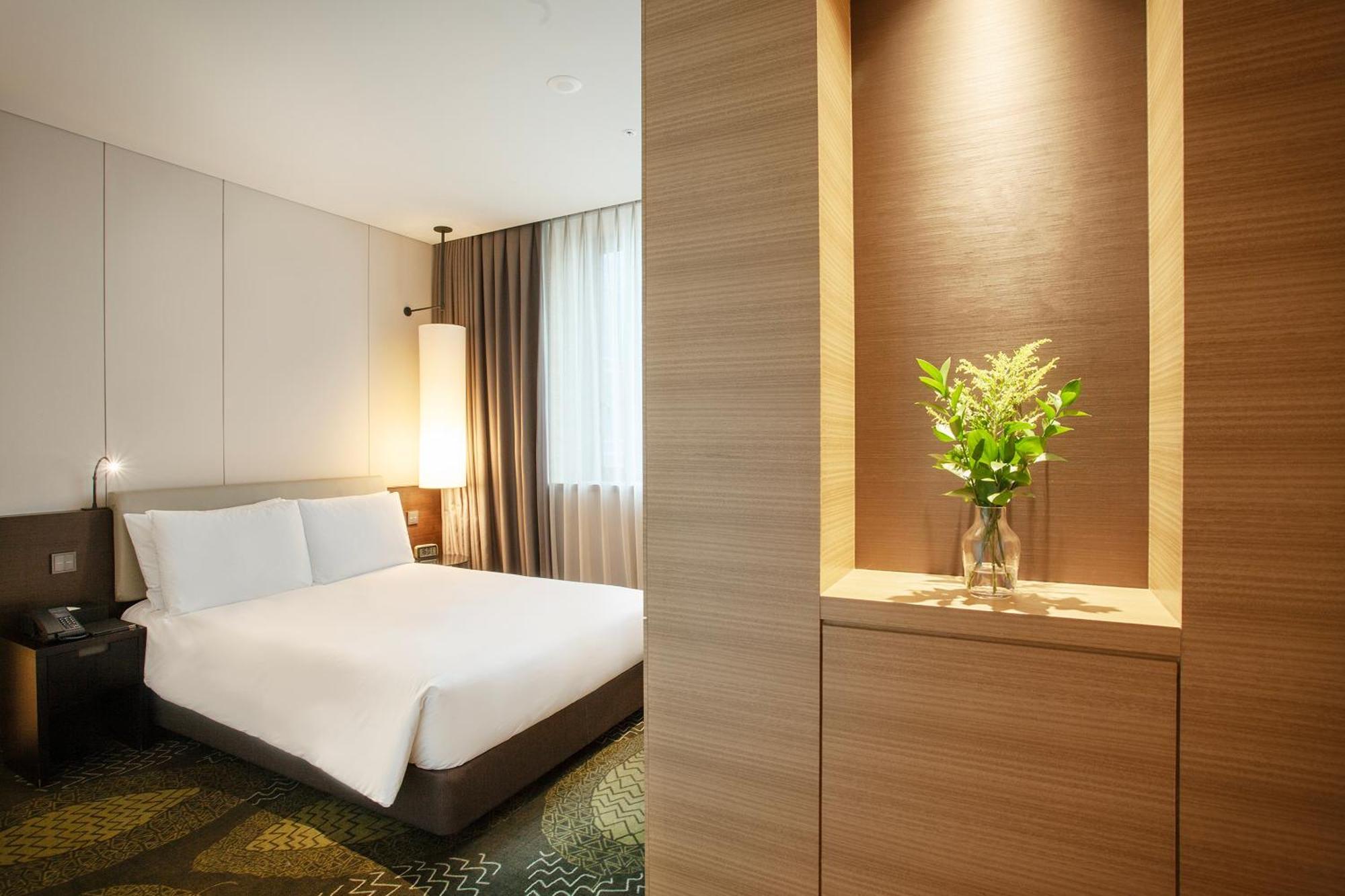 Crown Park Myeongdong Hotel 3*