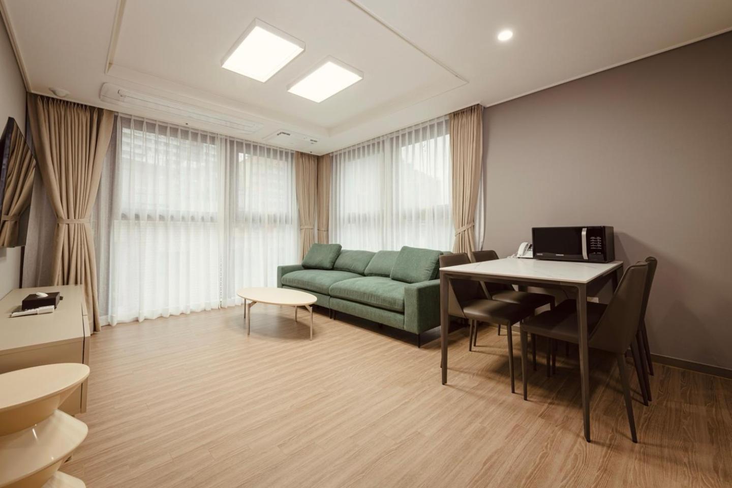 Sollago Myeongdong & 4*
