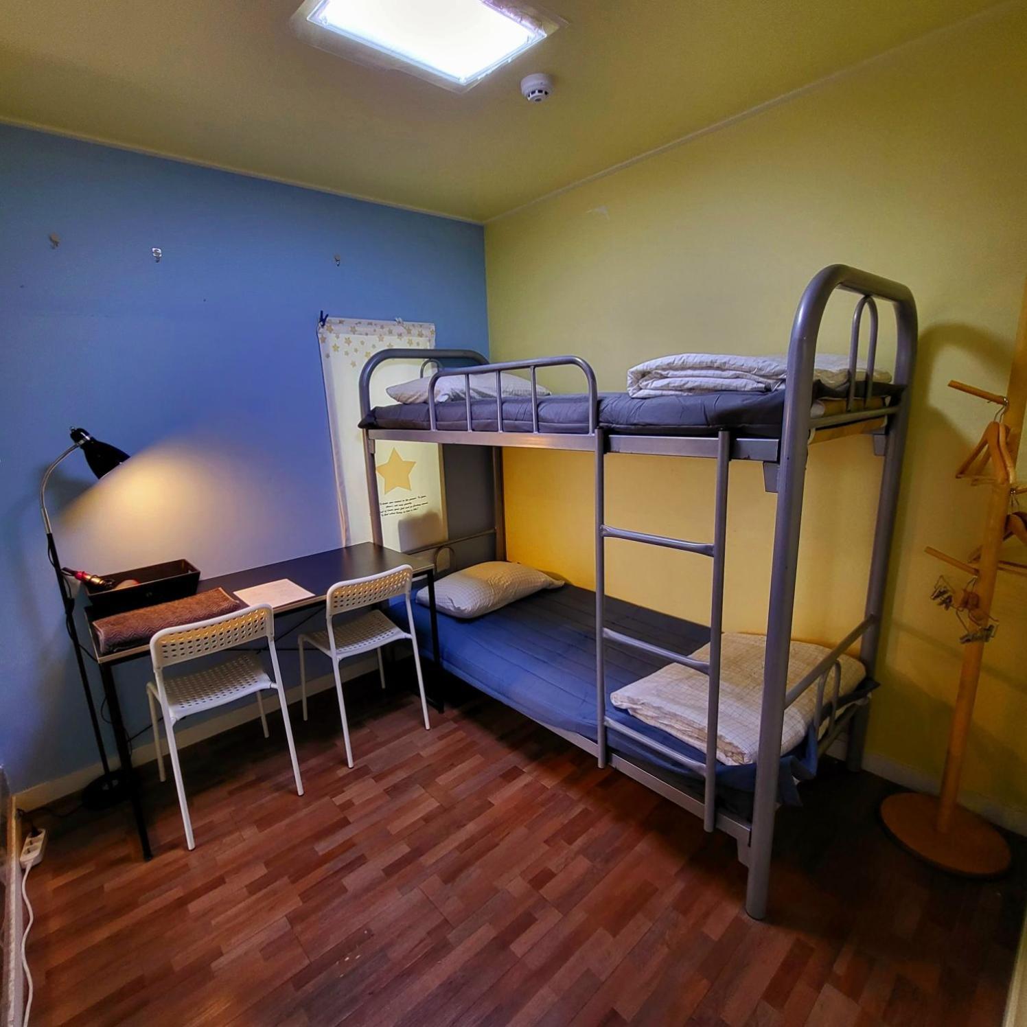 Hostel 24 Sinchon Avenue *