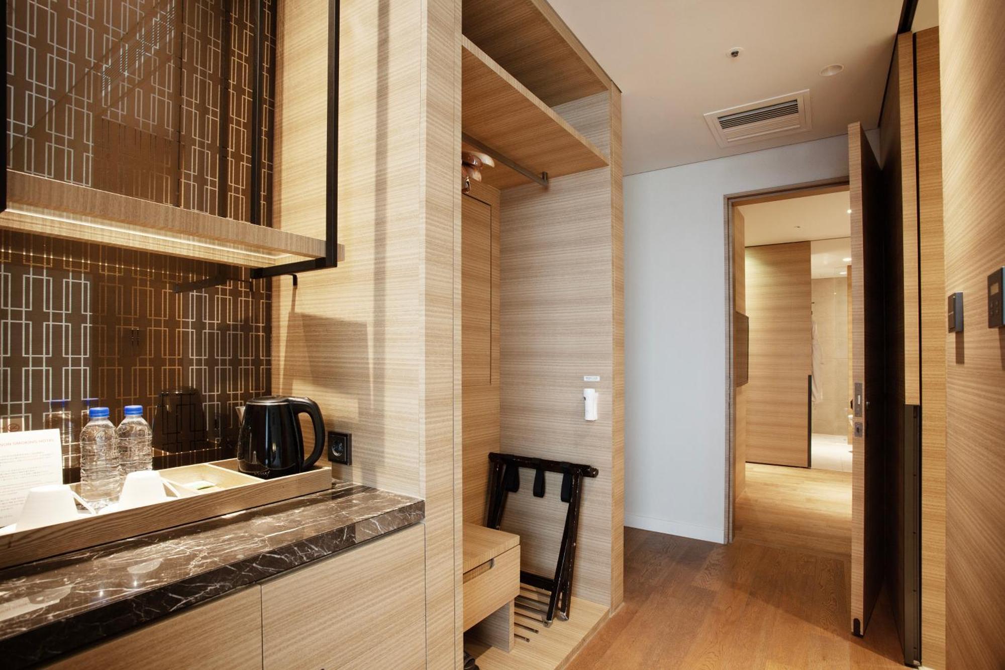 Crown Park Myeongdong Hotel 3*