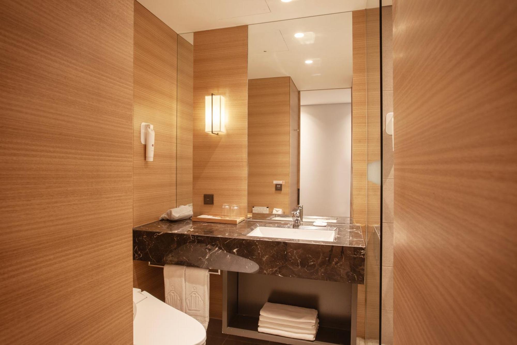 Crown Park Myeongdong Hotel