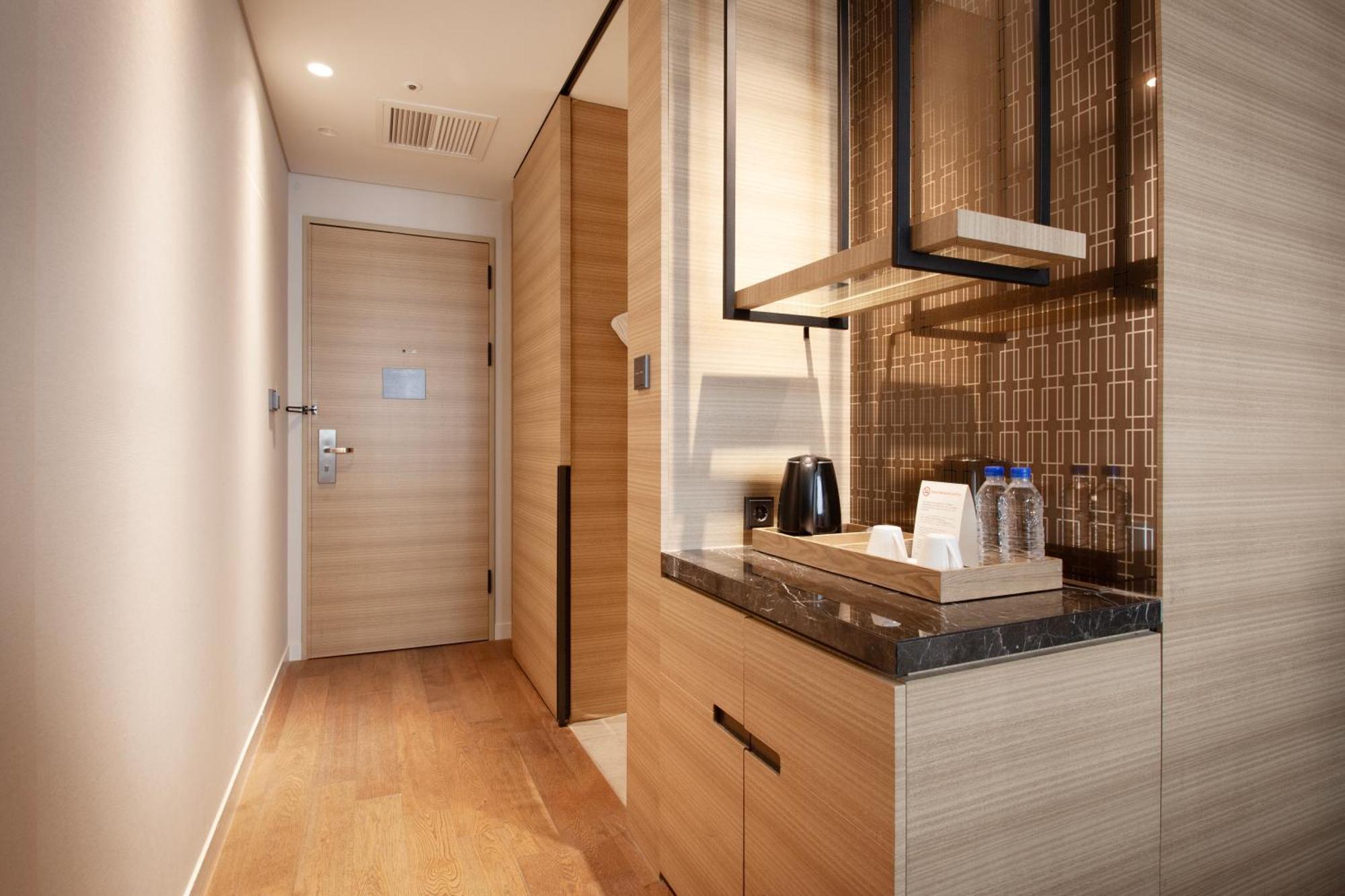 Hotel Crown Park Myeongdong 3*