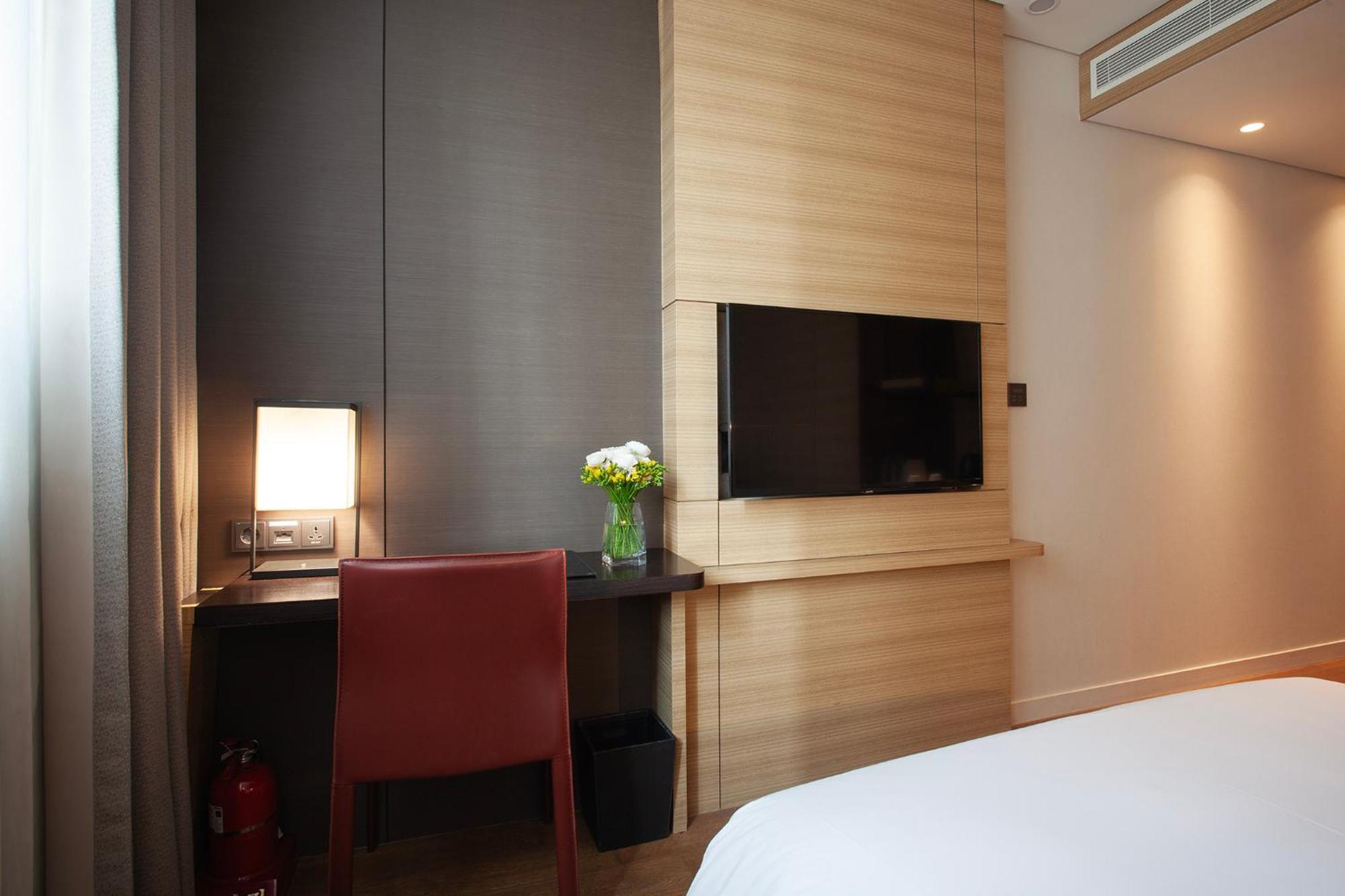 Crown Park Myeongdong Hotel 3*