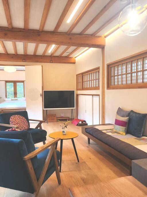 Iriru Luxury Hanok - Eunpyung Hanok Village