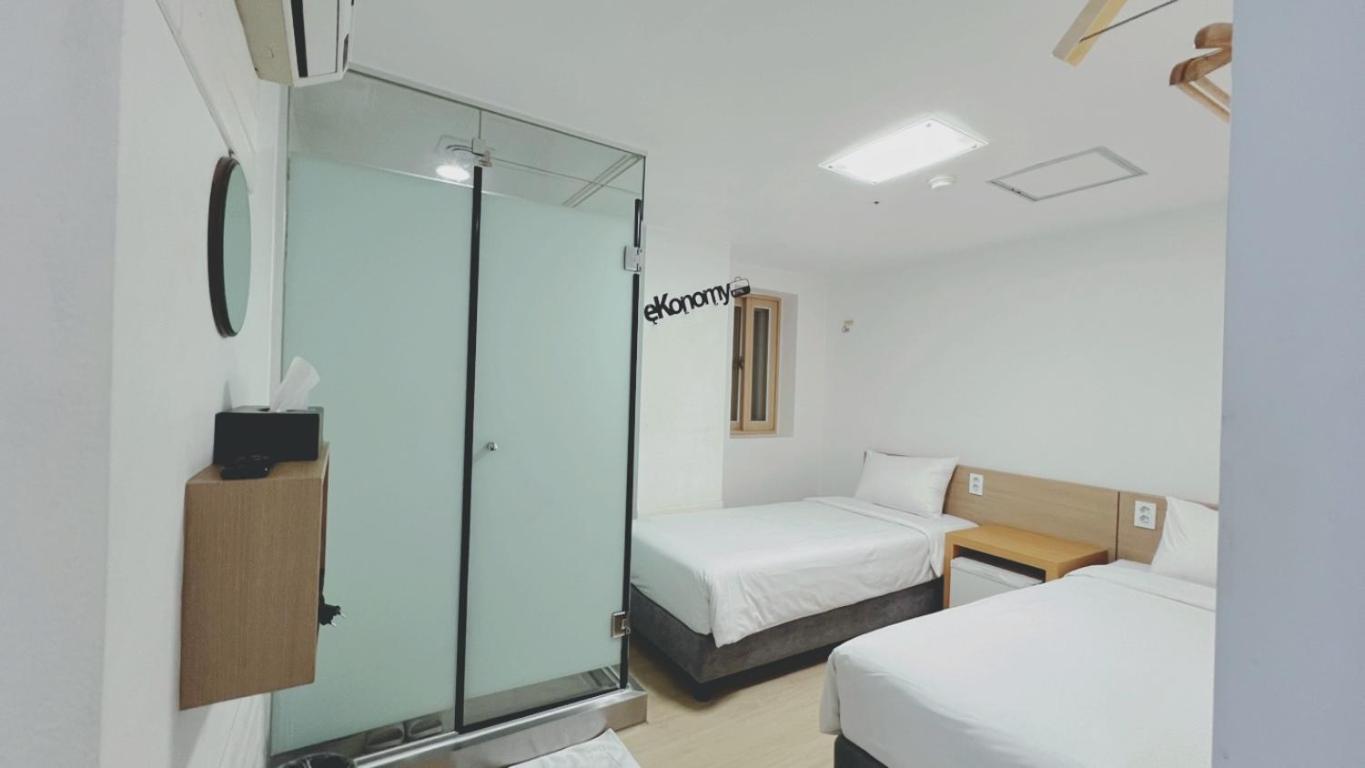 Ekonomy Myeongdong Premier
