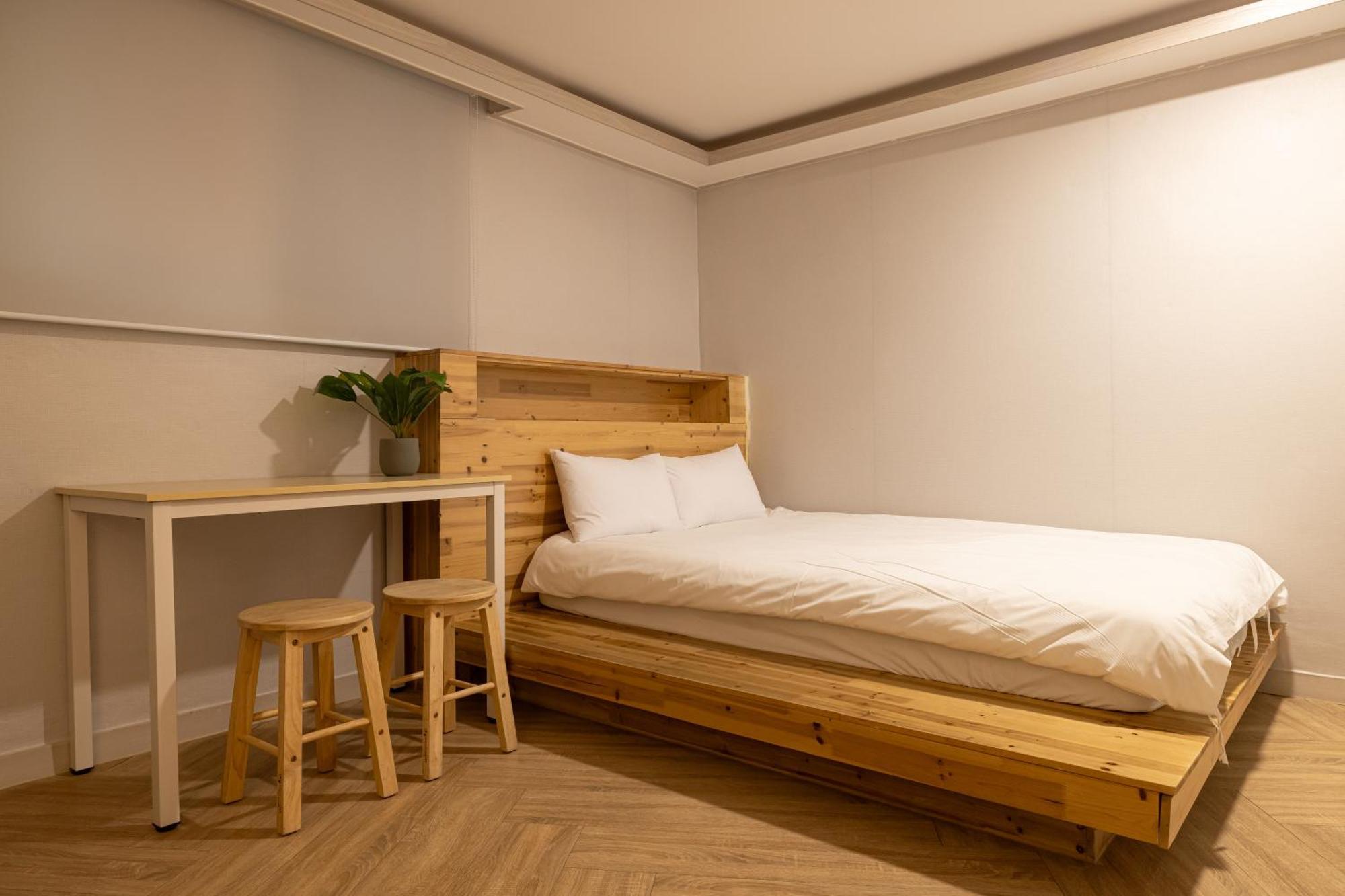 Woody Two Bedroom In Hongdae