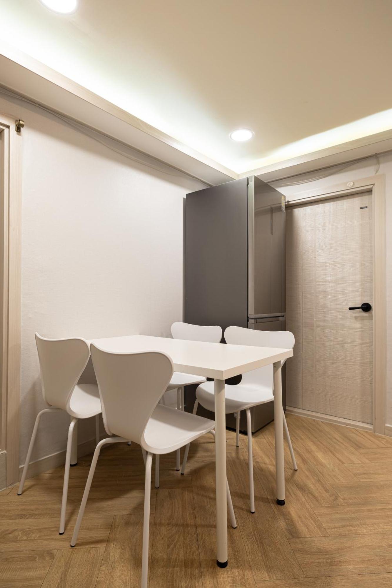Woody Two Bedroom In Hongdae * Seoul