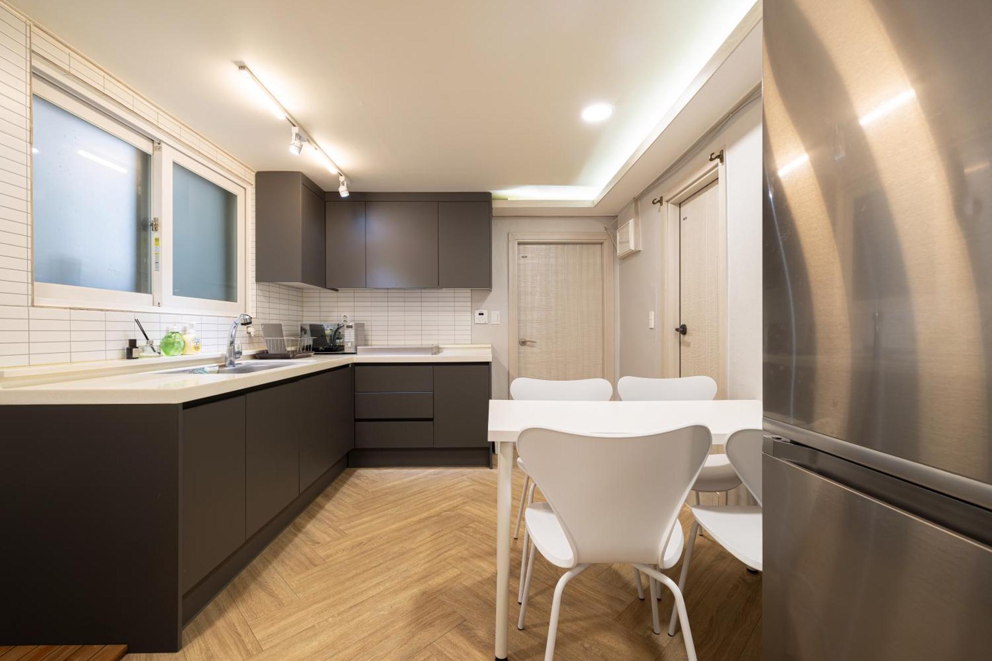 Woody Two Bedroom In Hongdae Seoul