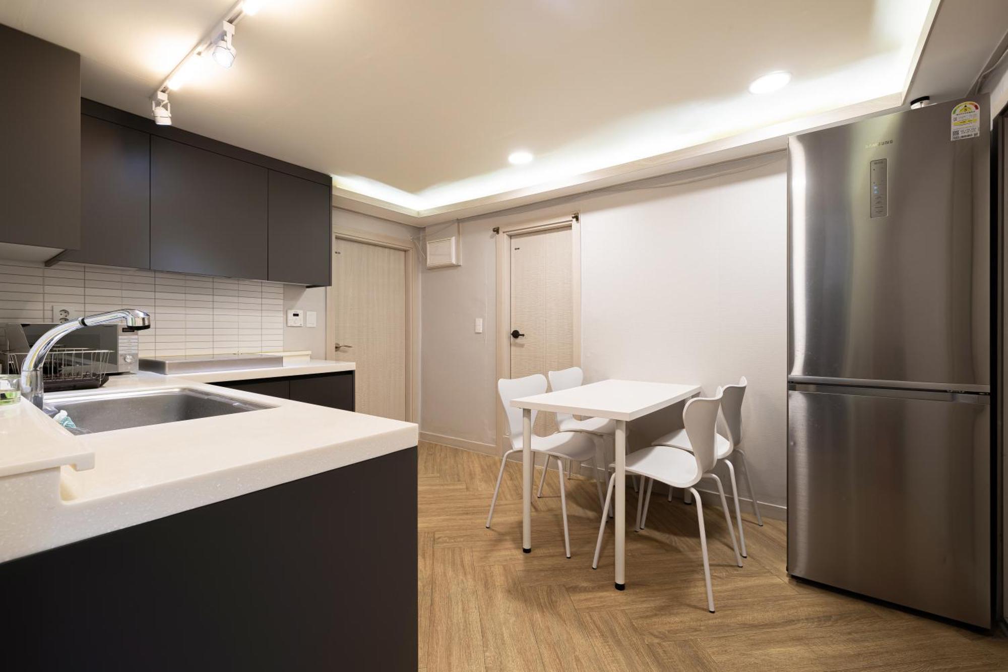 Woody Two Bedroom In Hongdae Guest house *