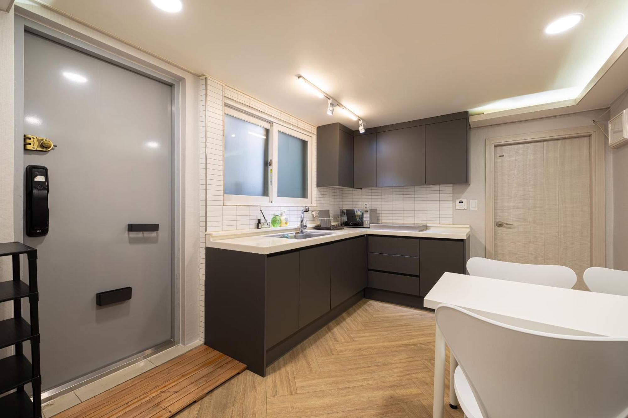 Guest house Woody Two Bedroom In Hongdae Seoul
