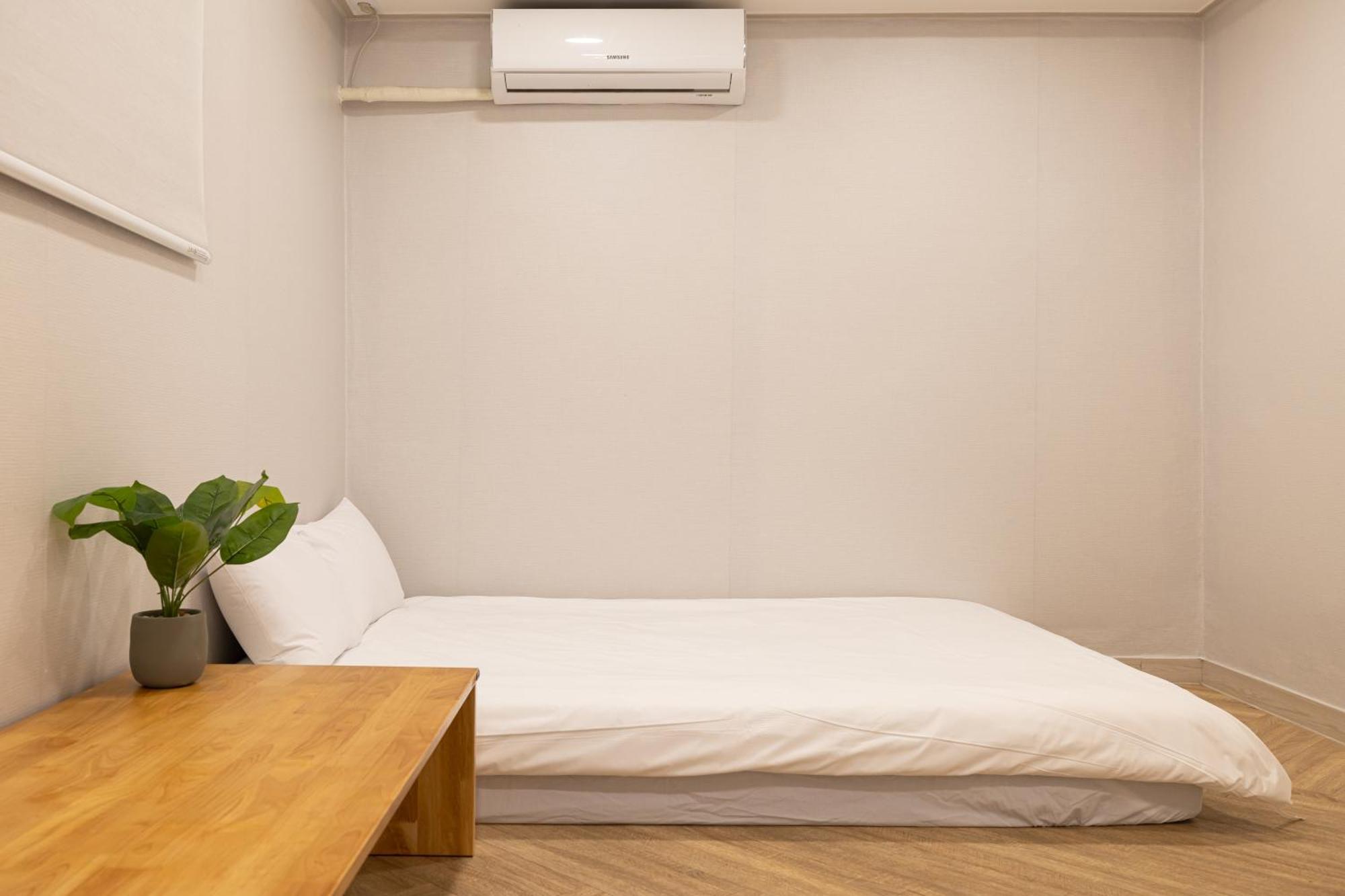 Guest house Woody Two Bedroom In Hongdae Seoul
