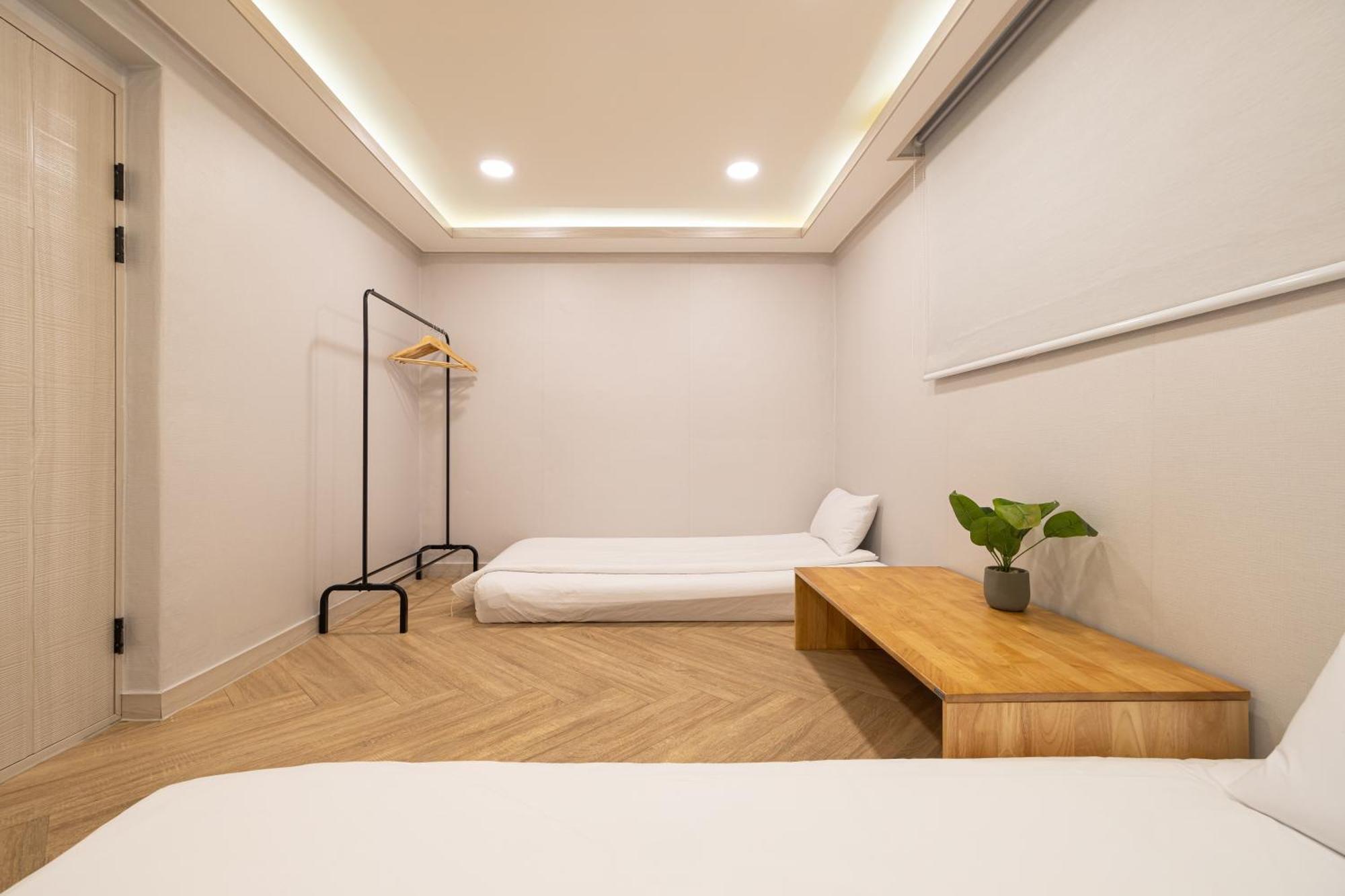 Woody Two Bedroom In Hongdae Guest house *